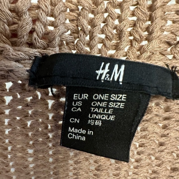 H&M crochet knit cardigan sweater OSFA Tan slouchy cozy spring neutrals minimal - Picture 3 of 3